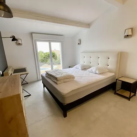Superbe Vue Et Estérel, Neuve Pour 8-10 Personnes, Clim, Piscine Saint-Raphaël
