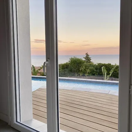 Villa Superbe Vue Et Estérel, Neuve Pour 8-10 Personnes, Clim, Piscine Saint-Raphaël